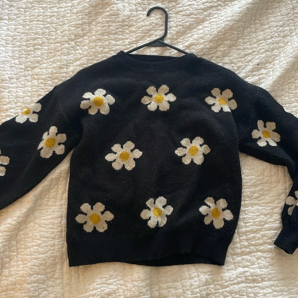 Soft Daisy Sweater 🌼